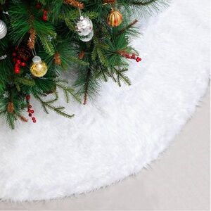 Christmas Tree Skirt, 31 Inch White Faux Fur Plush Tree Skirt